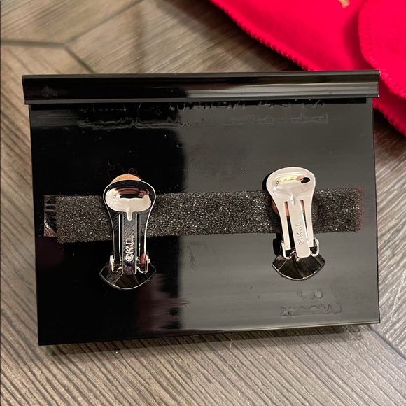 Vintage KJL Kenneth J Lane Rhinestone Pearl Flower Clip Earrings Dogwood Flower - Picture 5 of 17